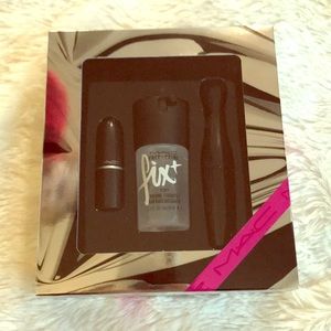 MAC holiday collection kit